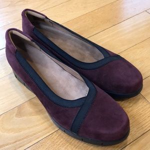 Clarks Daelyn Hill Wine Suede Comfort Platform Flats Size 9